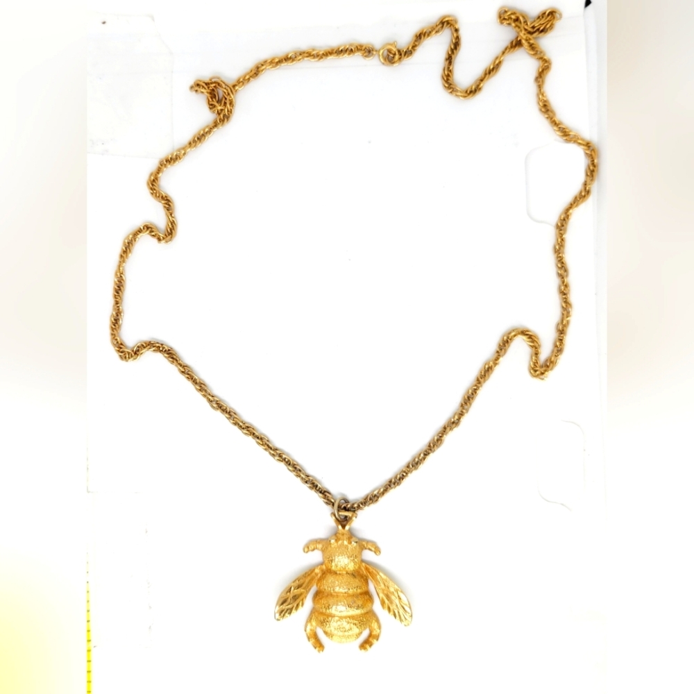 Vintage Large Gold Tone Bug Bee Insect Heavy Pendant On Chain Necklace Statement